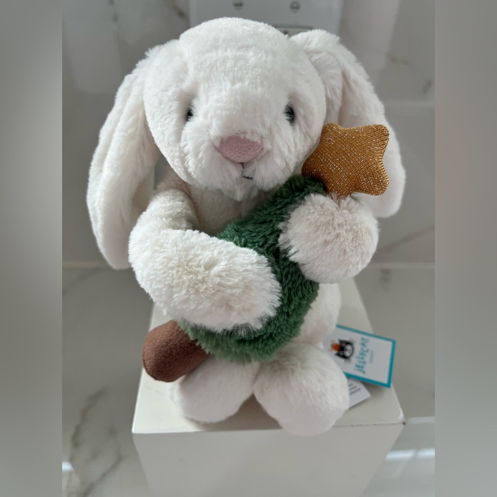 BNWT Jellycat Bashful Bunny with Christmas Tree